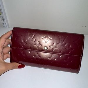 12561 Louis Vuitton vernis sarah